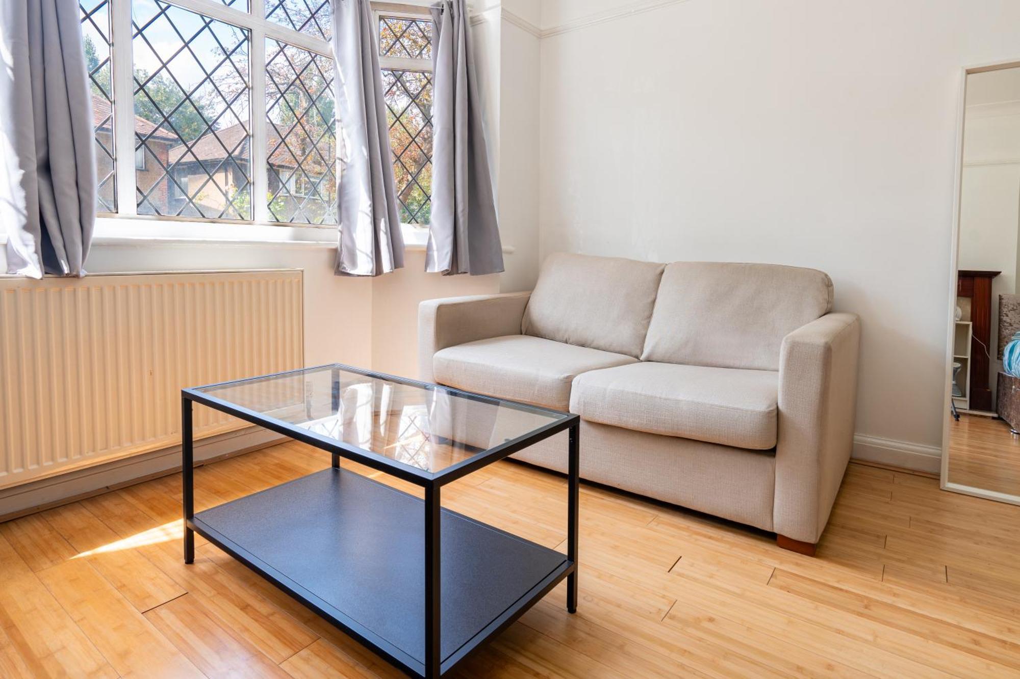 2 Bed, Wembley, Ealing, London Lägenhet Exteriör bild